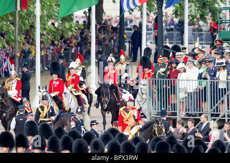 Königliche Prozession - Meister des Pferdes und Royal Colonels. "Trooping die Farbe" 2010 Stockfoto