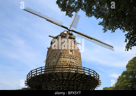 Muehlenturm Mit Historischer Windmuehle in Dormagen-Zons, Niederrhein, Nordrhein-Westfalen Stockfoto