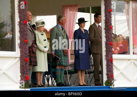 Die jährliche Braemar Highland Gathering auf Royal Deeside in Schottland von Königin Elizabeth II besucht Stockfoto