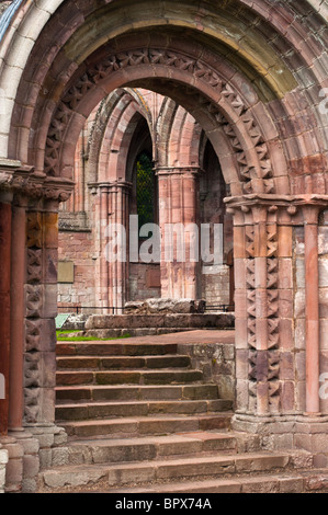 Die zerstörten mittelalterlichen Architektur der Dryburgh Abbey in den Scottish Borders, Dryburgh, Schottland. Stockfoto