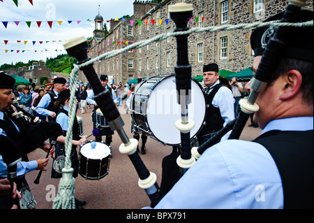 Lanark Pipe Band spielen auf der viktorianischen Fair in new Lanark, Scotland Stockfoto