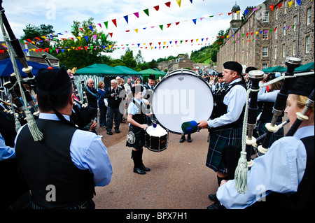 Lanark Pipe Band spielen auf der viktorianischen Fair in new Lanark, Scotland Stockfoto