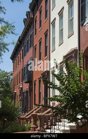 Reihenhäuser aus rotem Ziegelstein in Washington, DC Stockfoto