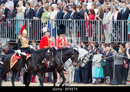 Mitglieder der Royal Horse Guards Parade angekommen Prozession. "Trooping die Farbe" 2010 Stockfoto