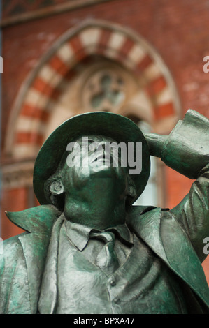 Statue von Sir John Betjeman am St. Pancras Bahnhof, London, UK Stockfoto