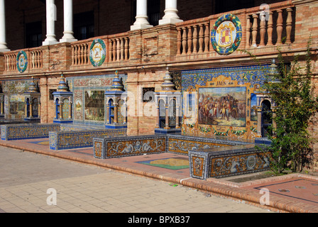 Geflieste Sitzbank Bereich, Darstellung der verschiedenen Regionen Spaniens, in der Plaza de Espana, Sevilla, Provinz Sevilla, Andalusien, Spanien. Stockfoto