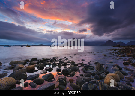 Sonnenuntergang am Strand Elgol, Isle Of Skye, Schottland Stockfoto