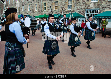 Lanark Pipe Band spielen auf der viktorianischen Fair in new Lanark, Scotland Stockfoto