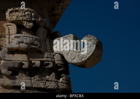 Eine Skulptur, die die Maya deckt Gott Chaac, Gott des Regens, eine Gebäude von Chichen Itza, Yucatan, Mexiko. Stockfoto