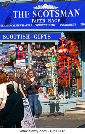 Scotsman Papier Rack Zeitungsladen, Edinburgh Stockfoto