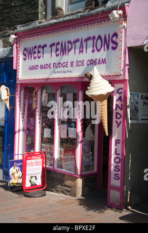 Fassade des "Sweet Temptations" Süßwarenladen, Keswick Stockfoto