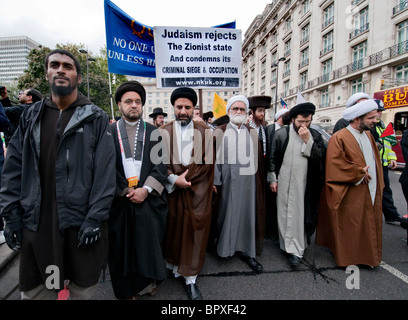 Muslimische Religionsführer Join orthodoxen chassidischen Juden am jährlichen muslimischen Al Quds Tag März in London 4. September 2010 Stockfoto