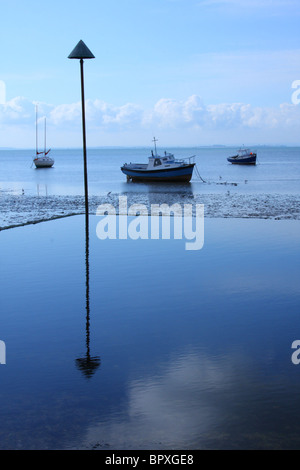 Schiffe auf der Themse-Mündung bei Southend-on-Sea, Essex, England, Großbritannien Stockfoto