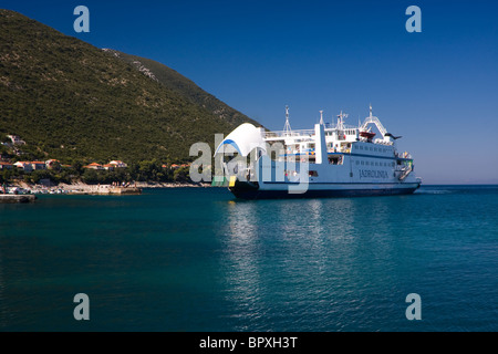 Kroatien, Jadrolinija Fähre in den Hafen kroatische Küste segeln Stockfoto