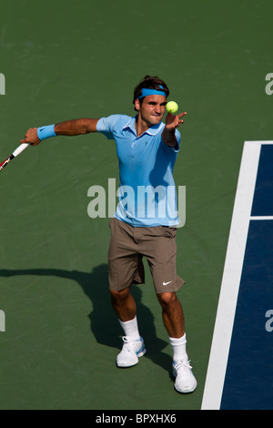 Roger Federer (SUI) im Wettbewerb bei der 2010 US Open Tennis Stockfoto