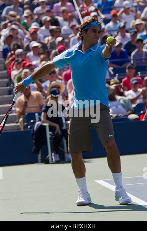 Roger Federer (SUI) im Wettbewerb bei der 2010 US Open Tennis Stockfoto