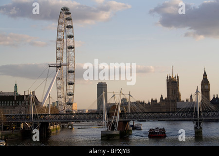 Die Themse von Waterloo Bridge mit dem London Eye South Bank London Stockfoto