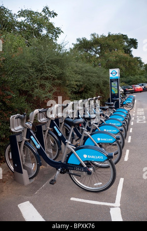 London-Barclays Fahrradverleih docking-Station im Hyde Park, London, England, UK, Europa, EU Stockfoto