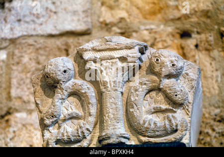 St-Guilhem-Le-Desert Frankreich Languedoc-Roussillon St-Guilhem-Le-Desert Kloster Klöster Detail Sommier Roman des 12. Jahrhunderts Stockfoto