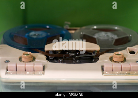 Eine alte tragbare Tonbandgerät. Stockfoto