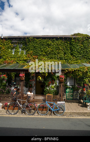 Oma Glocken Tea Room in Heysham Dorf, ein beliebter Rastplatz für Radfahrer Stockfoto