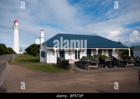 Der Split Point Leuchtturm und LichthüterInnen Hütte in der Nähe von Lorne in Victoria, Australien Stockfoto