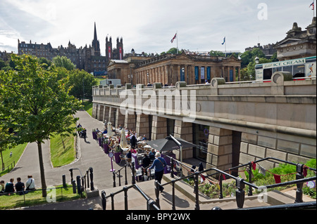 Nationalen Galerien von Schottland Fassade und Haupteingang vom East Princes Street Gardens in Edinburgh Stockfoto