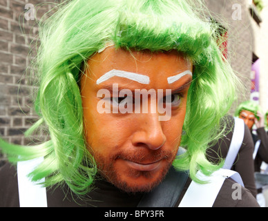 Oompa Loompas an Willy Wonka und die Schokoladenfabrik-Parade In Dublin Irland Europa Stockfoto