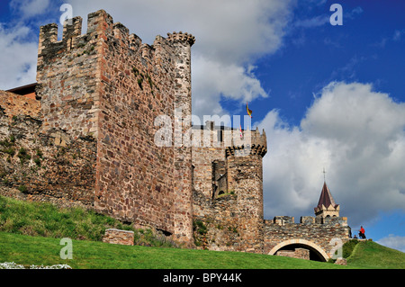 Spanien, Jakobsweg: Mittelalterliche Burg von Ponferrada Stockfoto