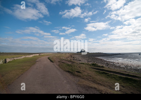 Die entfernten Burg von Lindisfarne auf Holy Island entlang der Nordsee in Northumberland, England. Stockfoto