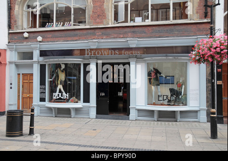Die Storefront von Browns Focus-Designer-Kleidung zu speichern, auf South Molton St, London, UK Stockfoto