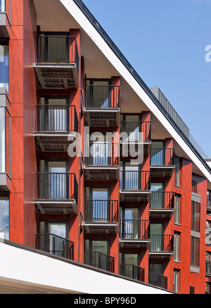 Apartments über Waitrose-Supermarkt in der St John Street, Clerkenwell, London. Stockfoto