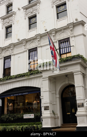 Fassade von den Herren Outfitters Gieves und Hawkes an Nr. 1 Saville Row nur einen Steinwurf von der Bond Street. Stockfoto