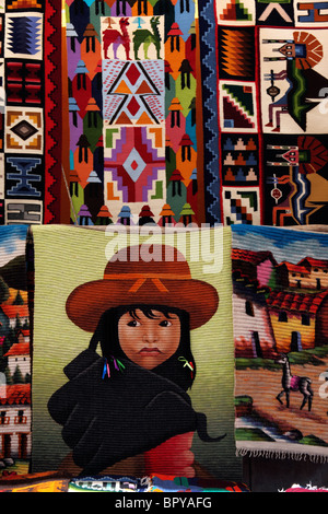 Detail von Textilien für Verkauf bei Pisac Markt, Sacred Valley, in der Nähe von Cusco, Peru Stockfoto