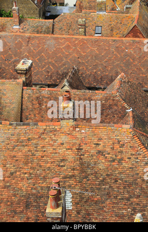 Die Aussicht von der Spitze des Turms an der Kirche St. Mary die Jungfrau, Roggen, East Sussex, England. Stockfoto