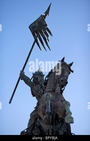 Statue von Wilhelm dem Eroberer auf dem Stadtplatz in Falaise, Frankreich Stockfoto