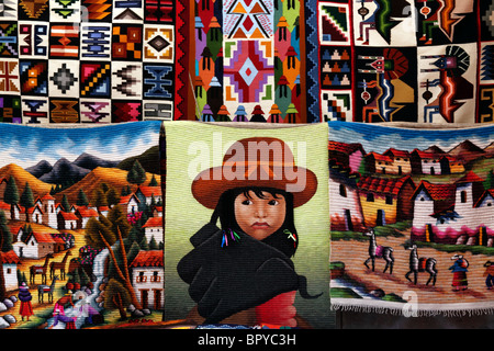 Detail von Textilien für Verkauf bei Pisac Markt, Sacred Valley, in der Nähe von Cusco, Peru Stockfoto