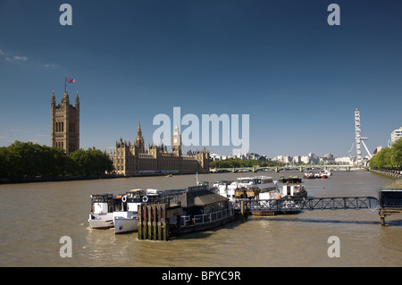 Houses of Parliament, Millennium Wheel und Themse von Lambeth Bridge, London Stockfoto