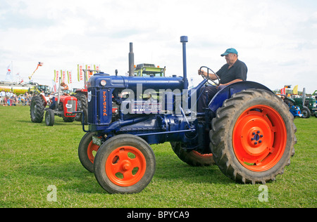 Oldtimer-Traktor Fordson E27N