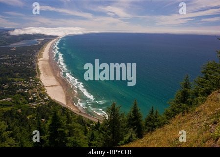 MANZANITA, OREGON, USA - Manzanita-Strand und dem Pazifischen Ozean Surfen auf der Küste von Oregon. Stockfoto