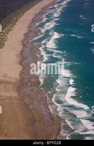 MANZANITA, OREGON, USA - Manzanita-Strand und dem Pazifischen Ozean Surfen auf der Küste von Oregon. Stockfoto