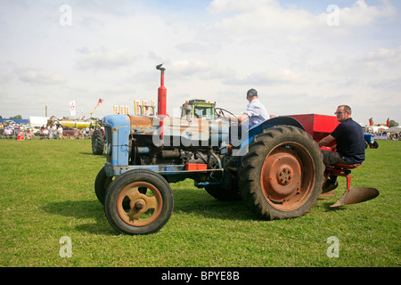 Fordson Super großen Oldtimer-Traktor Stockfoto