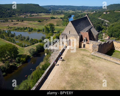 Blick vom Beynac Burg Zinnen des Flusses Dordogne in Frankreich Stockfoto