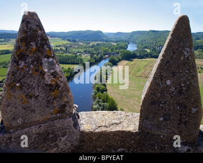 Blick vom Beynac Burg Zinnen des Flusses Dordogne in Frankreich Stockfoto