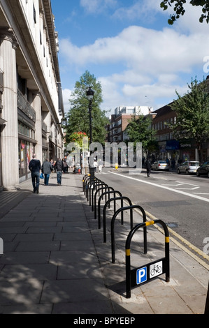 Leere Fahrrad docking-Station auf Queensway, Ökostadt Reisen, Bayswater, London, England, UK, Europa, EU Stockfoto