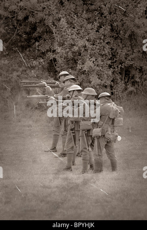 WW1 British Army Soldaten nehmen an einem Erschießungskommando 1915 Teil Stockfoto