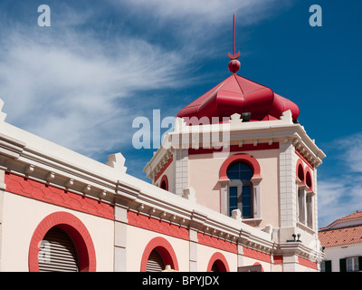 Turm von der Markthalle in Loulé, Algarve, Portugal Stockfoto