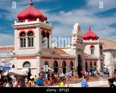 Innen- und Straße Markt in Loulé, Algarve, Portugal Stockfoto