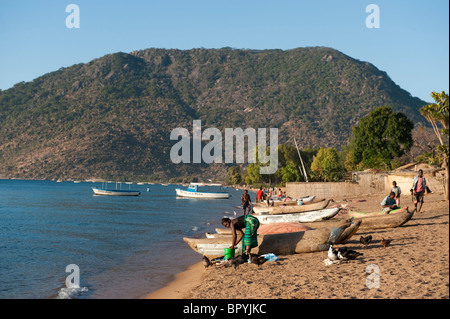 Strand am Lake Malawi, Chembe Dorf, Cape Maclear, Malawi Stockfoto