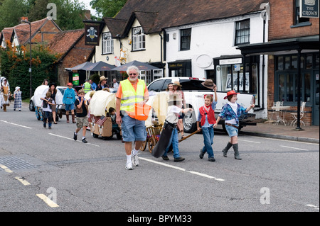 Ein Dorf Umzug in Chalfont St Giles. Stockfoto